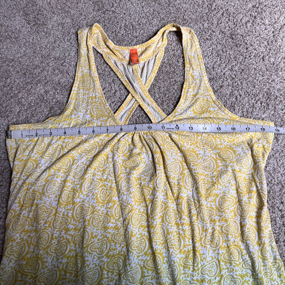 Lucy Paisley Ombré Criss-Cross back Tank - Picture 3 of 6